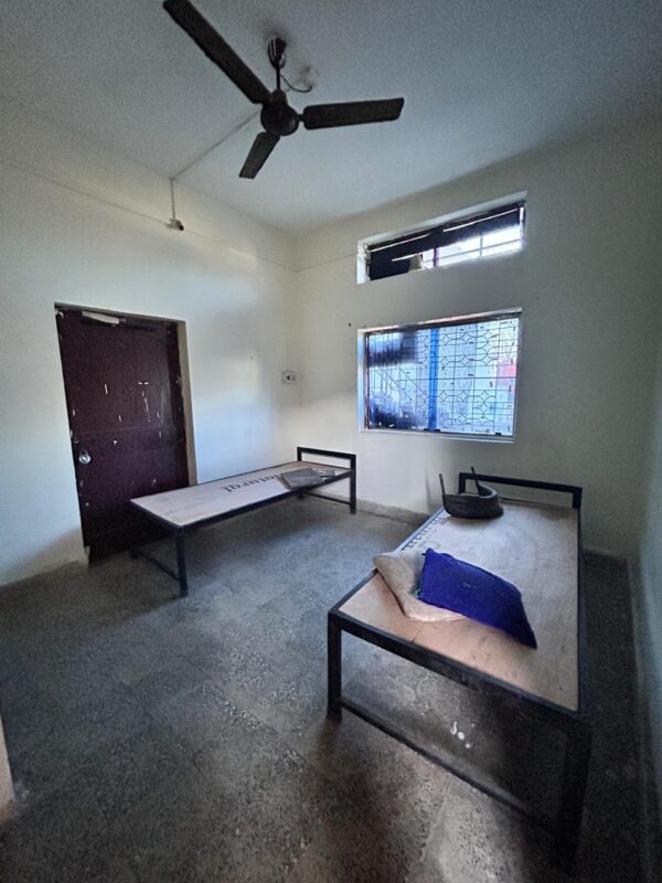 Single room in MP nagar with kitchen and 2 beds #35