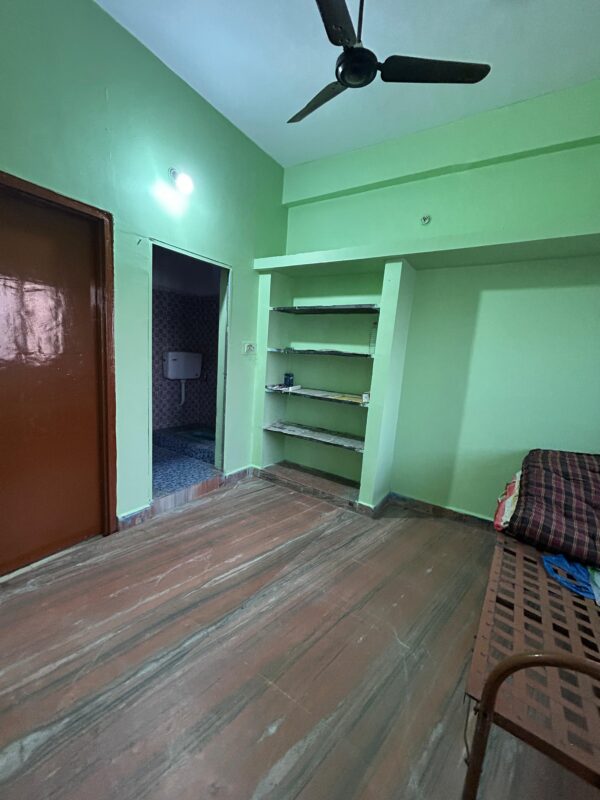 Single room with bed in lalghati Rn119